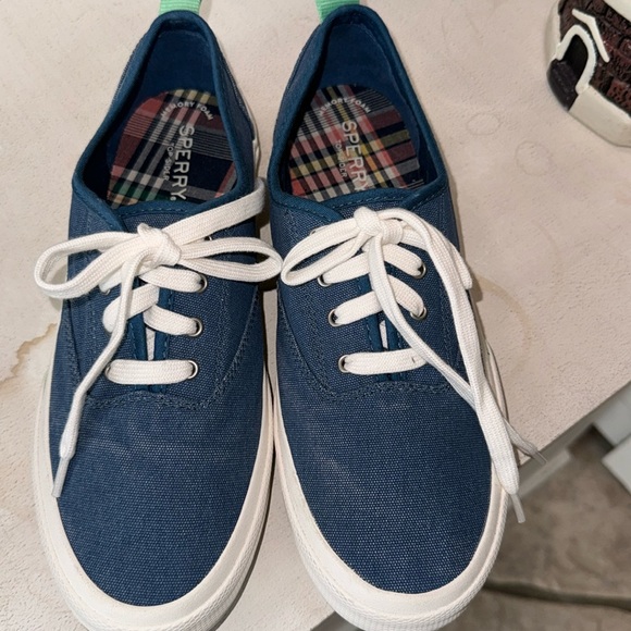 NWOT, Sperry crest vibe denim sneaker boat shoes. - Picture 1 of 7